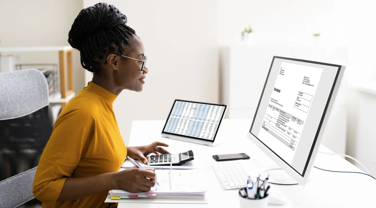 An accountant views the information on her computer.