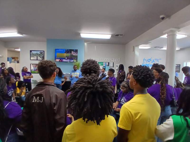 Students touring Jaguar Courtyard