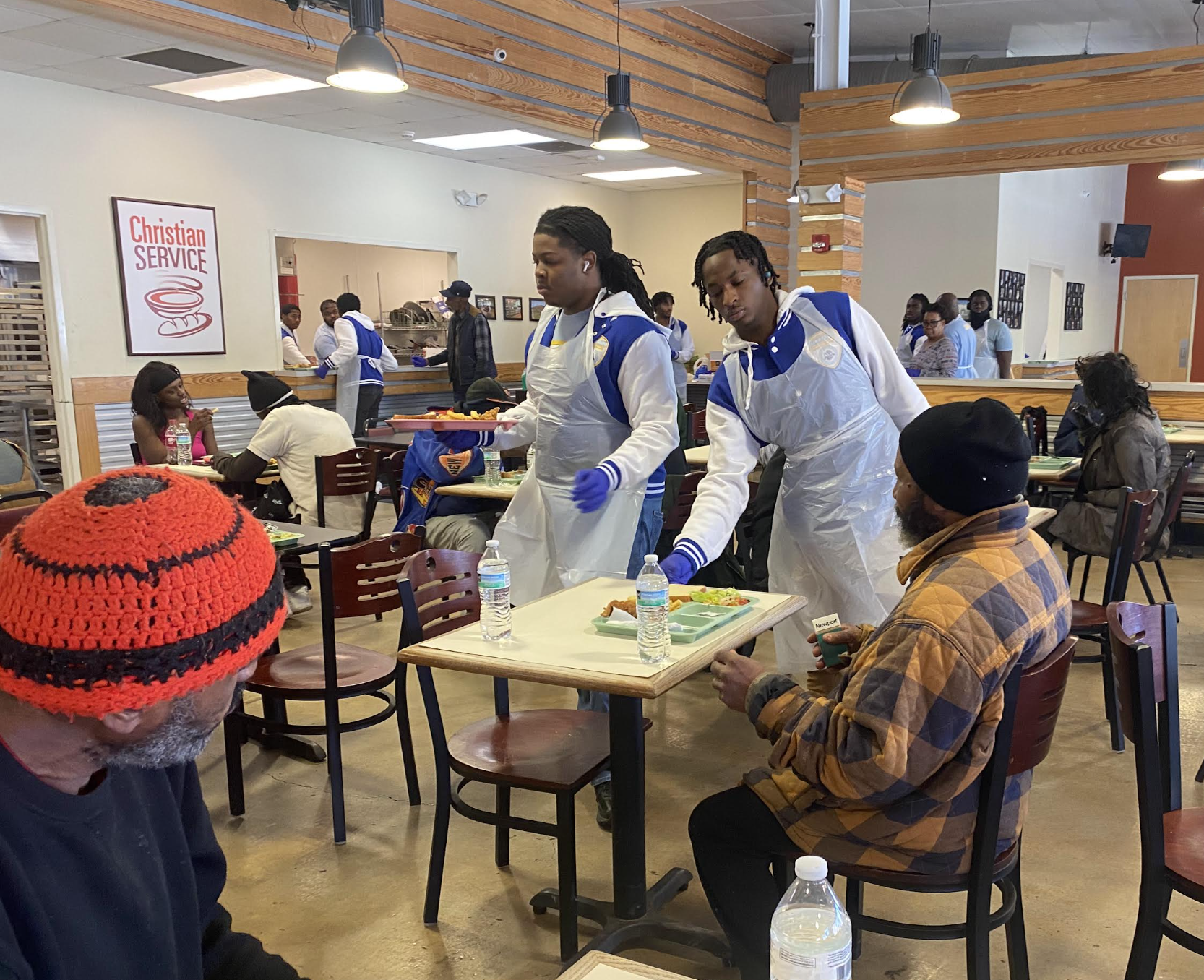 Williams Center Scholars serving plates